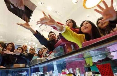 操香港美女视频中国人依然爱赴日旅游 消费已由爆买转向网购